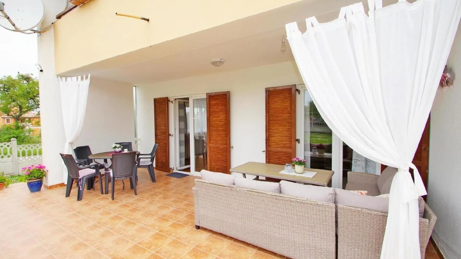 Apartment Geraeumige Ferienwohnung In Pula Mit Gemeinsamem Garten Croatia