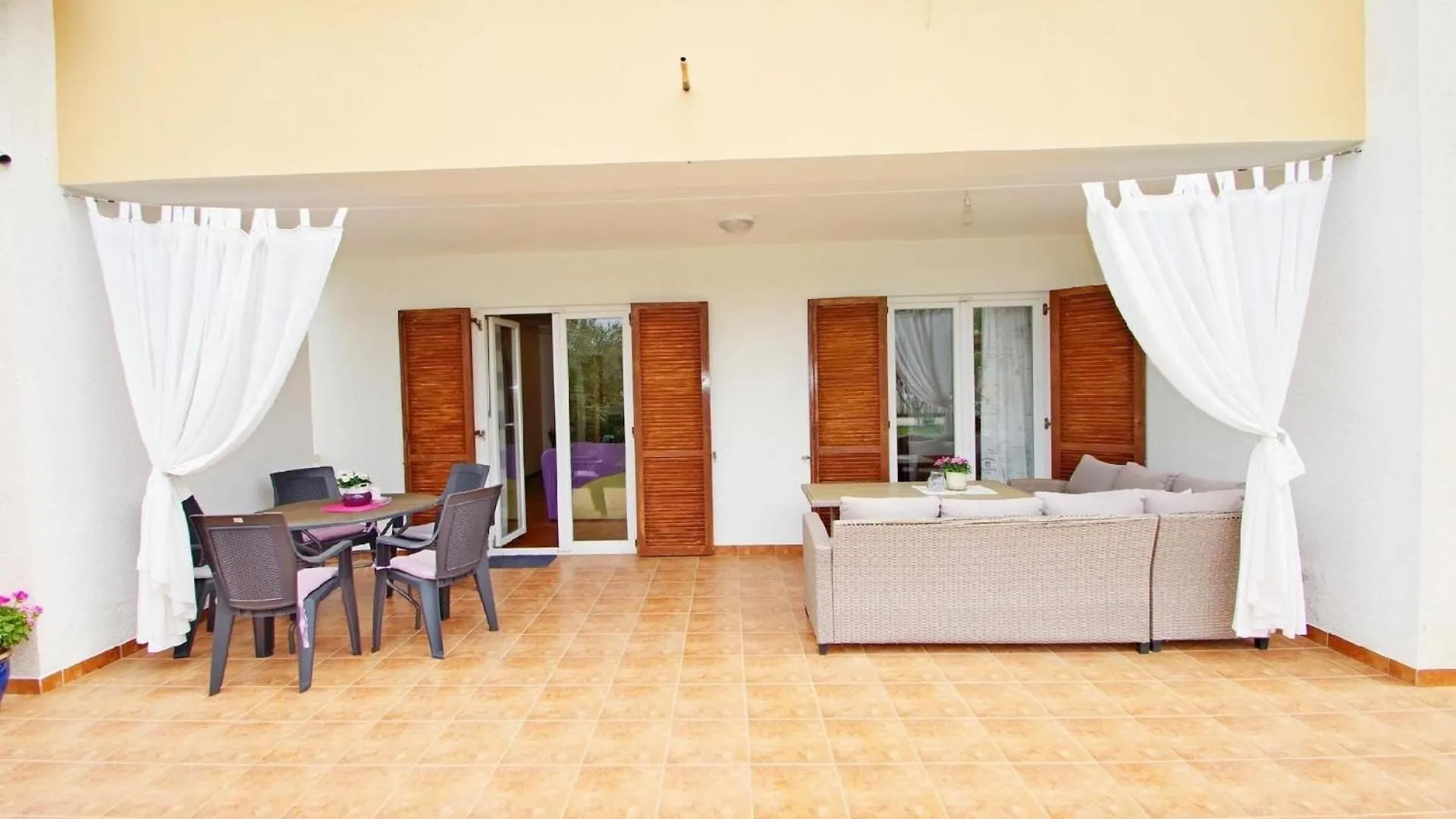 Apartment Geraeumige Ferienwohnung In Pula Mit Gemeinsamem Garten Croatia