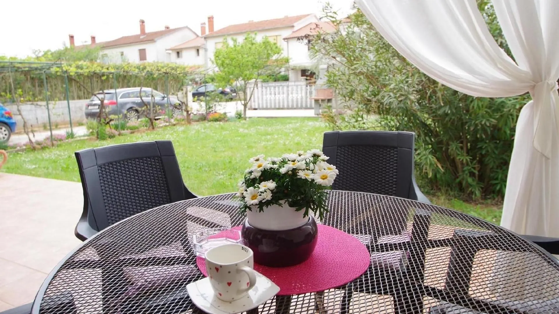 Apartment Geraeumige Ferienwohnung In Pula Mit Gemeinsamem Garten