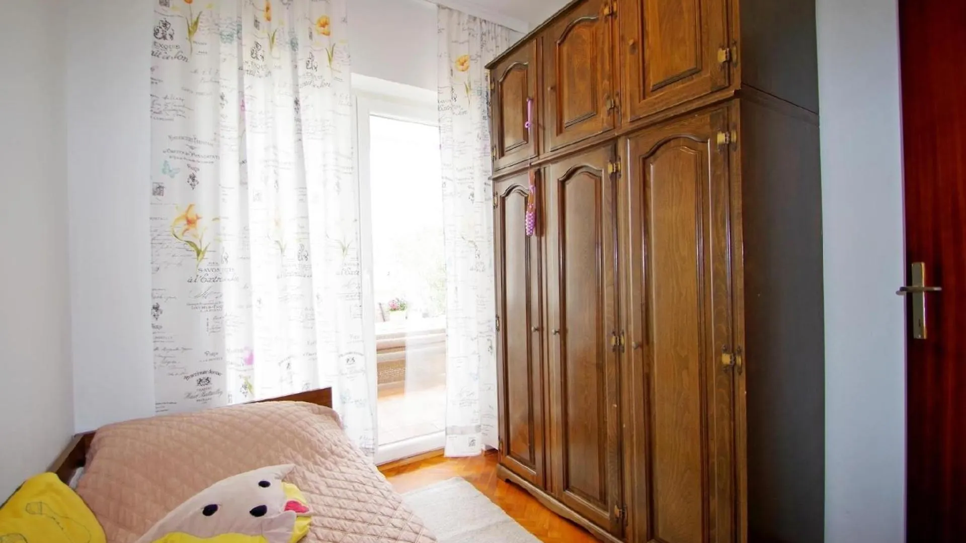 Geraeumige Ferienwohnung In Pula Mit Gemeinsamem Garten Croatia