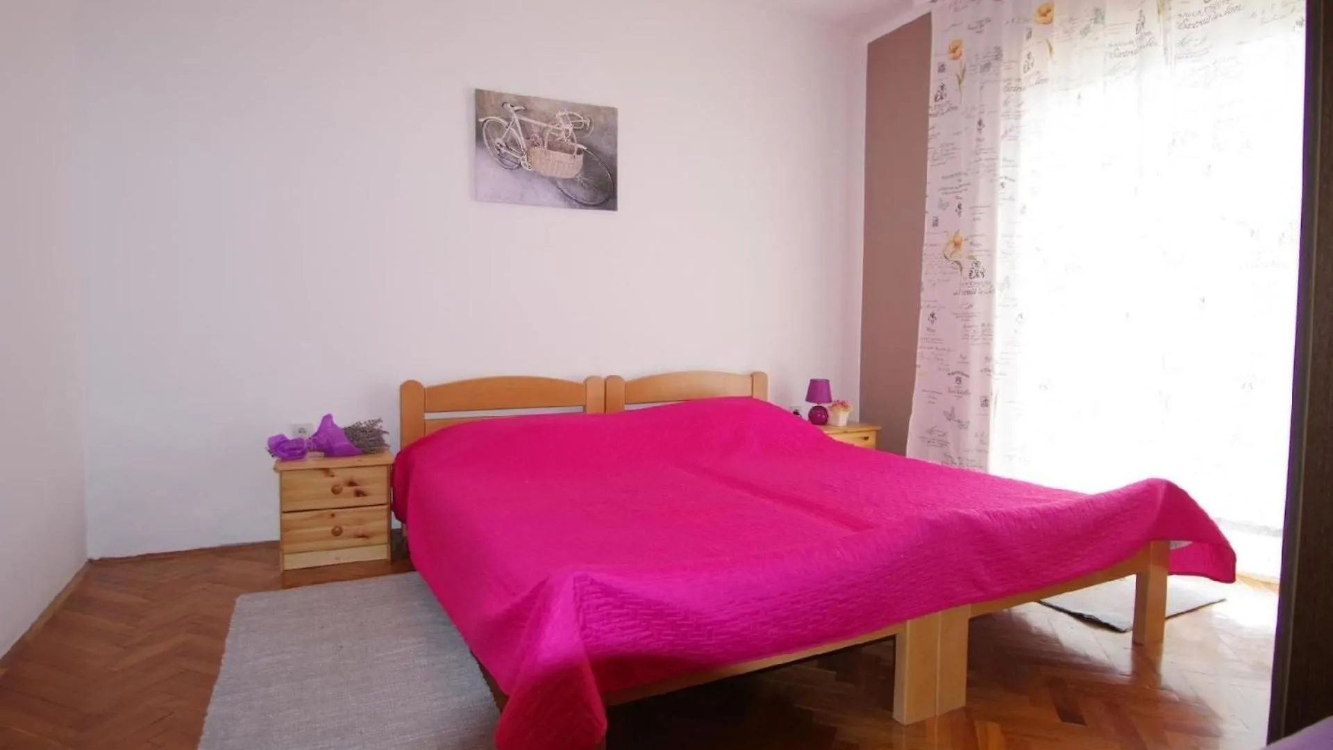 Geraeumige Ferienwohnung In Pula Mit Gemeinsamem Garten 0*,