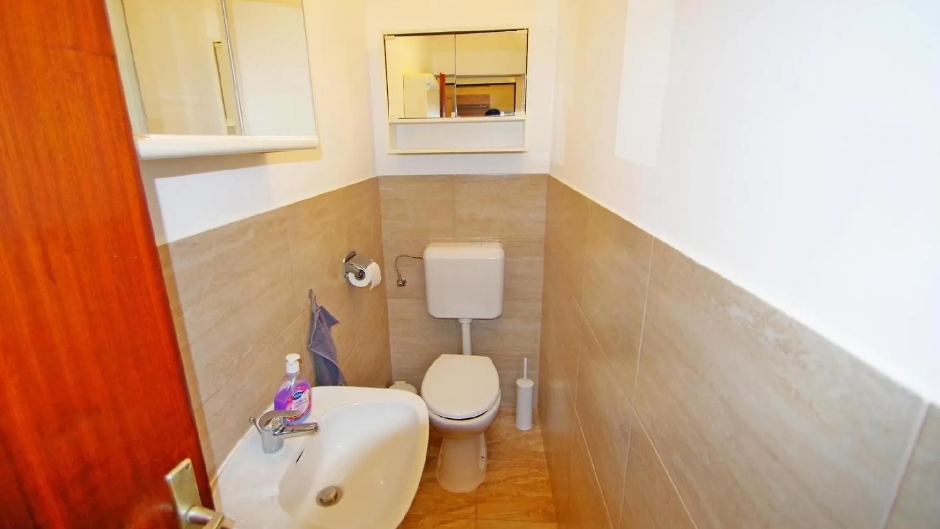 Apartment Geraeumige Ferienwohnung In Pula Mit Gemeinsamem Garten