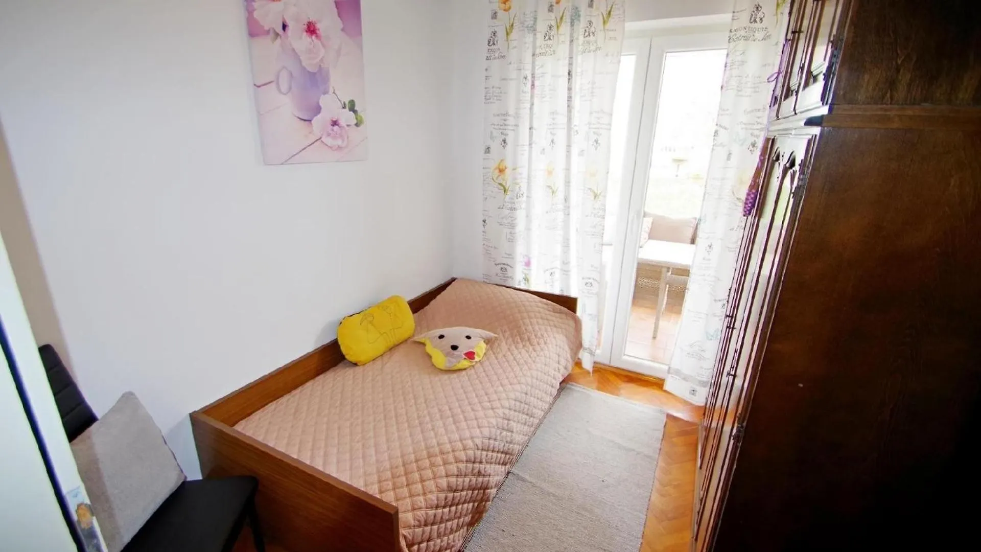 Apartment Geraeumige Ferienwohnung In Pula Mit Gemeinsamem Garten